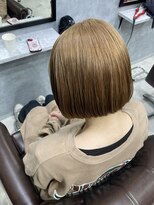 ベージュ