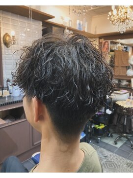 ルピナス 中田(Lupinus) 波巻きスパイラルパーマスタイル