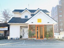 ビューティハウスピアの雰囲気（白い建物が目印です。）