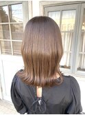 ハイトーンくすみベージュ×外ハネミディ