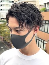 ブルニール 中崎町(BLEUNIR)&nbsp;かき上げヘアオールバックツーブロックビジネススパイラルパーマ