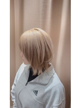 アンチェ(Anche) ホワイトベージュ×レイヤーカット