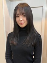 カミエ(kamie)&nbsp;ロングヘア×グレージュで叶える大人っぽい上質感
