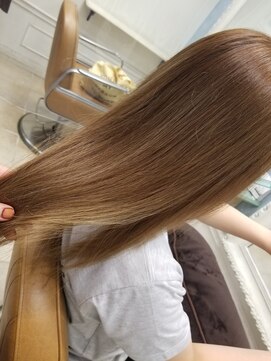 レスタ(ReSTA.) 透け感あふれるヌーディーベージュ