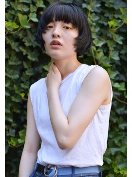 バロンフェム(baLon.fem) 引き算から生まれる抜け感マッシュショート/AI HONDA