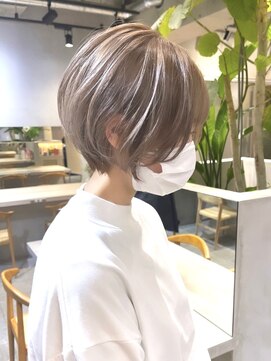 サンク 原宿 表参道(cinq) ミルクティーベージュダブルカラーインナーカラーケアブリーチ