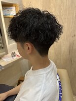 ガビーヘアルーブ(gabi hair LOOB) センターパートウルフパーマ緩め波巻きスパイラルパーマ