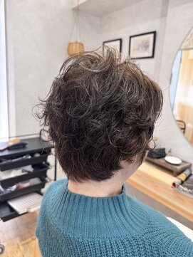 ペリ(peri) 無造作パーマとヴィラロドラカラー