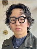 センターパートスパイラルパーマツーブロック刈り上げメンズヘア