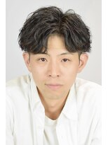 クオンヒール(QUON HEAL) フェザーパーマ刈り上げセンターパートフェードカット