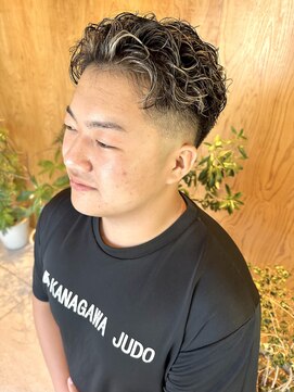 リノア 鵠沼海岸(LINOA) スパイラルパーマ/波巻きパーマ/サーフカール/フェード/ツイスト