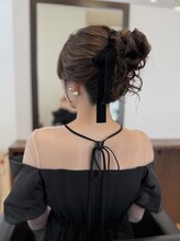 アヴェイル ヒロオ(a'vail Hiroo)&nbsp;ゆるふわアップヘアお団子アレンジ結婚式お呼ばれ参列ヘア