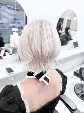 カミイロ(kamiiro) ホワイト/ショートボブ/ダブルカラー/トリプルカラー/髪質改善