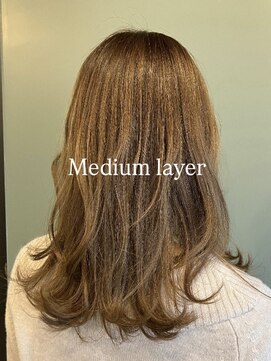 アリーマーケットリル(ALLEY MARKET lil) シアーベージュ/ミディアムロングレイヤー