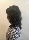 くせ毛を活かすゆるふわミディアムレイヤー