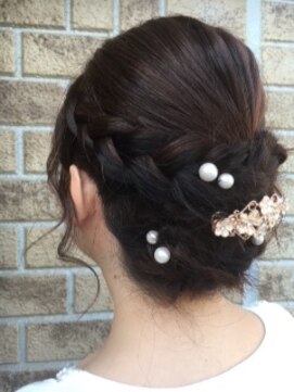 シェリール 八千代台駅(CHERIR) 三つ編みでまとめた綺麗めヘアセット