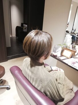 シンリア(ShinLia) 小顔見せ♪ヘルシーなハンサムくびれショート