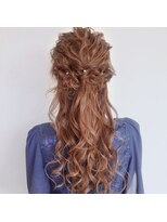 シャンプー 本店(SHAMPOO)&nbsp;ふんわり、華やか。大人の色気と品を備えたゆるふわ編み下ろし