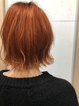 シープ(SEEP) 外はね切りっぱなしボブ ペールオレンジ