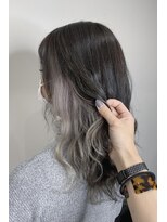 ヘアーデザイン ジェルム(Hair Design germe)&nbsp;ヘムラインカラーでホワイトアッシュ/YUDU