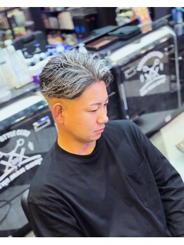 バーバースタイルクラブフォー(BARBER STYLE CLUB 4)の写真/忙しいビジネスマンにも大人気◇ビジネスシーンでもカジュアルでもカッコイイスタイルを提供します!