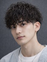 ガーディナ(Gardina)&nbsp;波巻きパーマ ツイスパ ブラウン 刈り上げ ツーブロック 20代