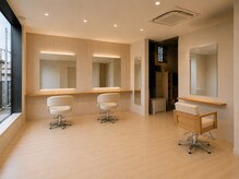 ここロヘアー(ここRo hair)の雰囲気(自然光☆暖かみと最先端の音響機器による! カフェ風空間☆)