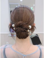 オフ(off)&nbsp;シニヨン×カチモリ｜結婚式ヘアセット｜お呼ばれヘアセット