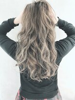 ムウ 難波(MOU)&nbsp;外国人風ハイライトグレージュくびれセミディアッシュカラー