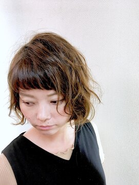 スリー(THREE) ショートバングボブ・フルウェーブ