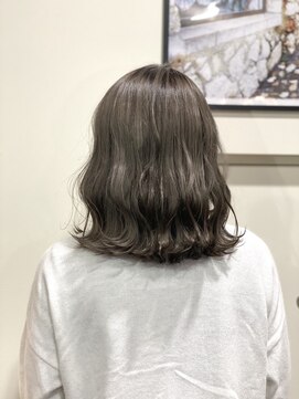 エイミー(Aimee) Aimee 町田 グレージュ×外ハネボブ