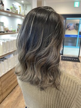 ブランシェ JR勝川駅前店 2021年秋冬流行りのバレイヤージュ☆