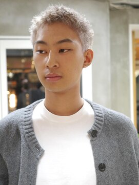 サンアタゴノット(san.atagonot) メンズカット/ハサミで作る坊主スタイル/ホワイトブロンド