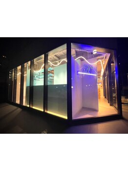 《髪質改善完全個室サロン》印象を左右する顔周りカットはベテランスタイリストにお任せ！垢抜けスタイルに