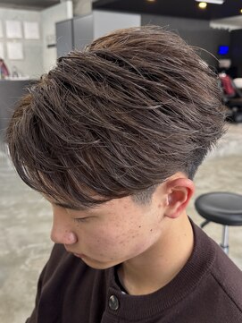 エデアンルクラ 下通(EDEAN Leclat) 熊本メンズカラー ブラウン センターパート MEN'S HAIR