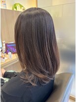 ウイバイファースト(u'i by first) まとまり感のあるミディアムスタイル