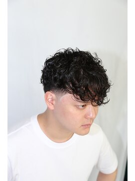 カーウォッシュバーバー(CARWASH BARBER) スペインカール×テーパーフェード