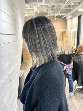 ハグ 横浜(HUG) バレイヤージュ　切りっぱなしボブ　パールグレー♪