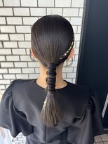 タイトヘア　編みおろし　ポニー　金箔　シンプル　お呼ばれヘア