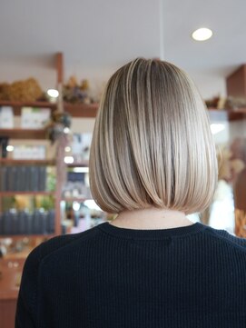 スタジオフィット(STUDIO FITTO) 大人女性にオススメ　バレイヤージュ（シャドールーツ）×ボブ