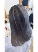 シルバーカラーのバレイヤージュ