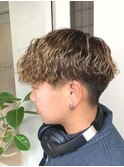 波巻きスパイラルパーマメンズ刈り上げツイストパーマツーブロ