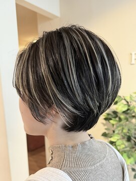 ブリッツレボルト(BLITZ R EVOLUT) ショート×白髪ぼかしハイライト