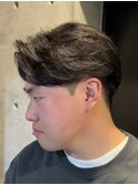 フェザーパーマ　軽めセンターパート　色気　清潔感　ニュアンス