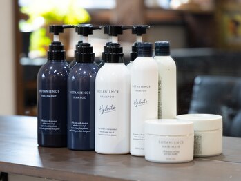 HAIR SALON 録の写真/大人女性から多くの支持。白髪を隠すだけじゃない、白髪ぼかしで叶える自然で美しいグレイカラー