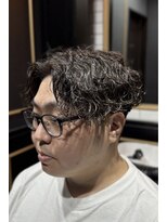 オトコデザインゼニストウキョウ(OTOKO DESIGN ZENITH TOKYO) 波巻きパーマ センターパート メンズ