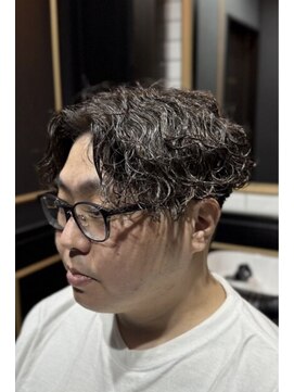 オトコデザインゼニストウキョウ(OTOKO DESIGN ZENITH TOKYO) 波巻きパーマ センターパート メンズ