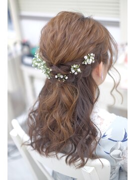 リサ 恵比寿(risa.) ゆるウェーブのふんわりハーフアップ