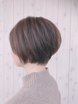 ジャングルジム(JUNGLE GYM) ふわっと束感がかわいいショートボブ