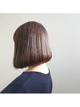 ピカソ 三川店 前下がりボブ